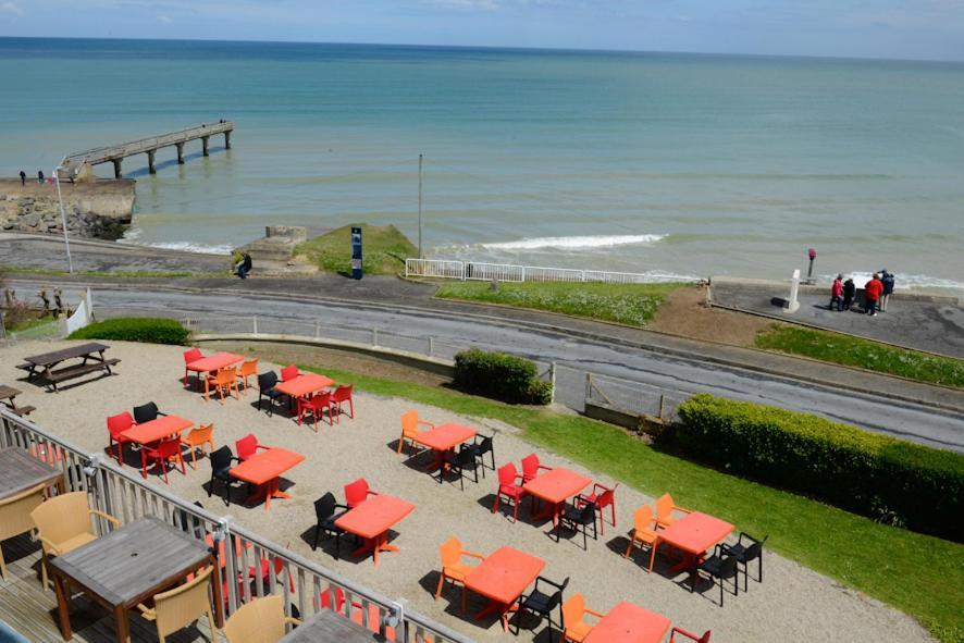 Logis Hotel Du Casino Restaurant Le Mathelia Vierville-sur-Mer Exterior photo